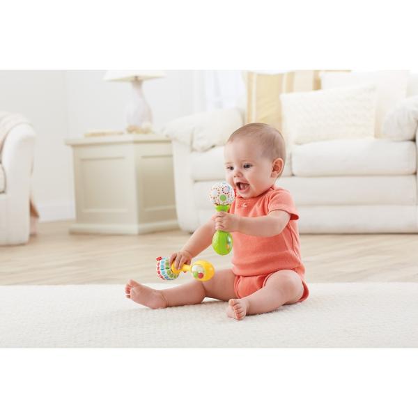 Maracasurile Fisher-Price Rattle &39n Rock au dimensiunea potrivita pentru ca mainile mici sa le apuce si sa le agite Aceste jucarii zornaitoare vor face bebelusul sa se legane in ritm emis de ele in cel mai scurt timp Cu margele colorate si pompoane moi Sunetele distractive angajeaza simturile auditive ale bebelusului tau Ajuta la intarirea abilitatilor motorii grosiere pentru copiii cu varsta de 3 luni si peste