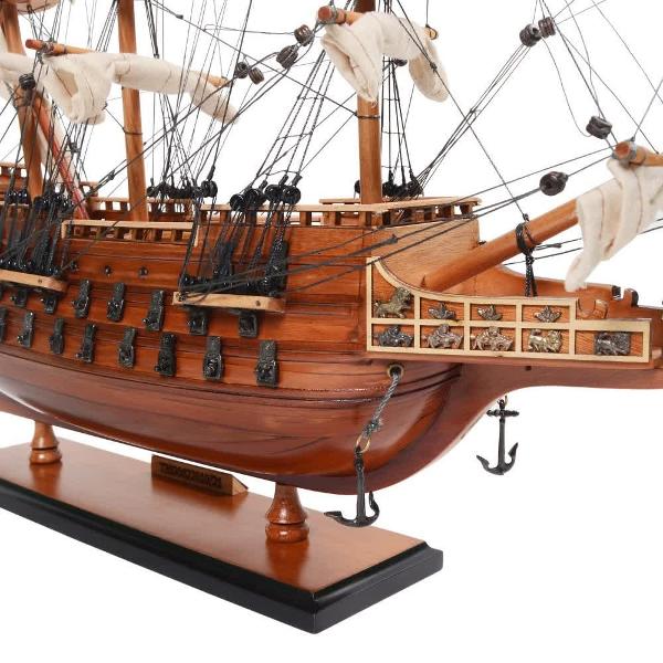 Descoper&259; un model de colec&539;ie impresionant — o macheta la scar&259; de calitate muzeal&259; a celebrei cor&259;bii HMS Sovereign of the Seas Cu o lungime de aproximativ 51 cm acest model este realizat manual cu m&259;iestrie de artizani pricepu&539;i care folosesc planuri originale &537;i fotografii istorice pentru a 