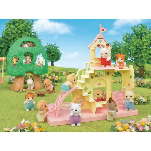 Sylvanian Families este o colectie emblematica de figurine cu personaje din lumea animalelor Comunitatea Sylvanian gazduieste diferite familii de animale incepand cu iepuri pisici veverite pana la ursi ca&539;ei elefanti etc Lumea Sylvanian cuprinde diferite modele de case scoli magazine care sunt interconectate intre ele si unde fiecare spatiu poate fi umplut cu nenumarate accesorii si elemente de recuzita cum ar fi mobilier autoturisme locuri de 