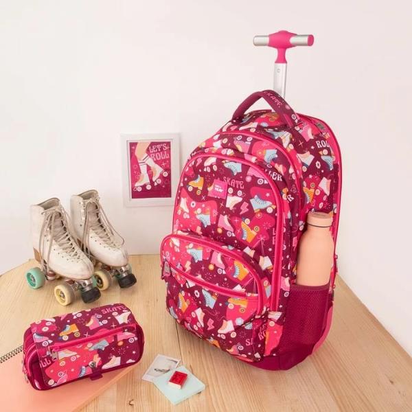 Troler 52 cm Milan RoleCaracteristici troler 52 cm Milan RoleCuloare Ro&537;u cu modelMaterial PoliesterDesign modern multifunc&539;ional2 compartimente principale si 1 buzunar foarte incapator 1 buzunar de dimensiuni mai miciCaracteristiciCu ro&539;iCu m&acirc;nereCapacitate 25 LTipul &icirc;ncuietorii FermoarCompartimente Compartiment pentru 