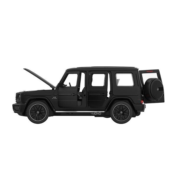 Masinuta are proportiile ideale pentru momente pline de distractie si amuzament avand dimensiunile in centimetri dupa cum urmeaza  199585 Masinuta metalica Mercedes Benz AMG G63 scara 1 la 32 are anvelope de cauciuc si un design detaliat interior-exterior realizat din material metalic turnat cu accesorii realizate din material plastic portiere de calitate superioara Copilul dumneavoastra se poate juca in voie cu masina metalica Mercedes Benz AMG G63 oferita de brandul international 