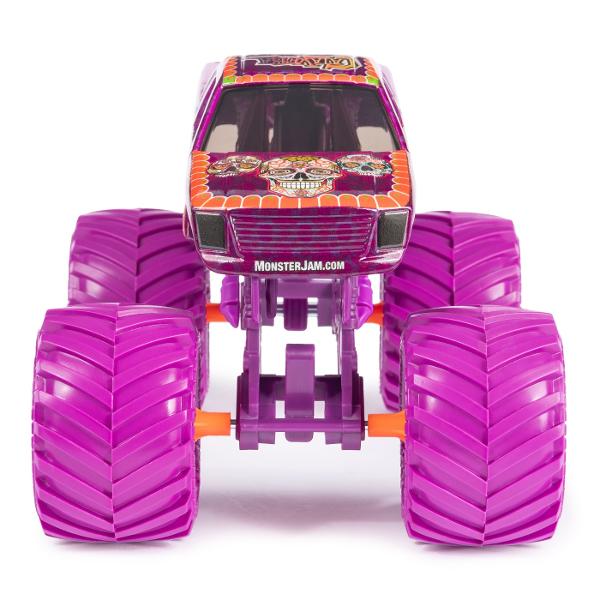 Du la alt nivel jocul Monster Jam cu noul camion monstru oficial la scara 124 Monster Jam Cu mai multe detalii si grafica ca pana acum aceasta replica autentica intruchipeaza stilul si mandria masinilor reale Anvelopele oficiale de cauciuc BKT ofera o tractiune mai mare astfel incat sa iti poti duce camionul pe noi culmi &Icircn plus un sistem de suspensie complet nou si functional absoarbe mai bine impactul astfel incat sariturile inalte cu prabusiri si cele care zdrobesc 