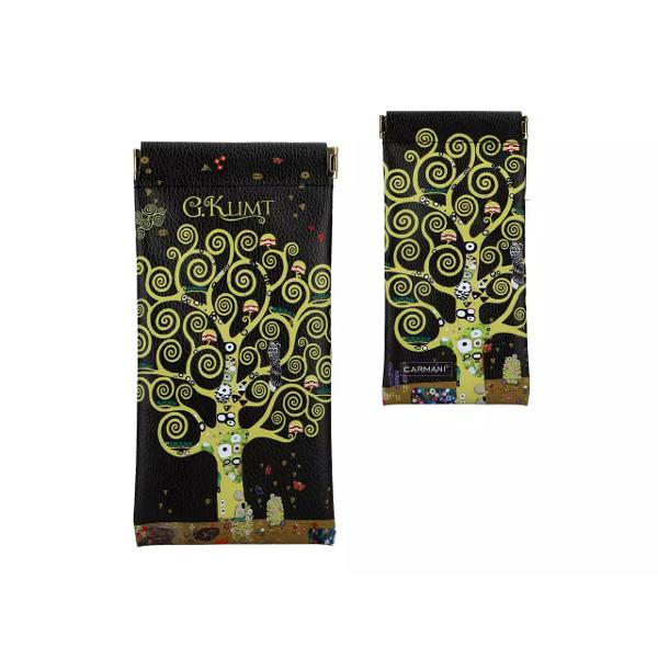 Etui pentru ochelari cu un design elegant inspirat de celebra lucrare Pomul Vietii a artistului Gustav Klimt Dimensiunile etuiului sunt de 9 x 18 cm iar materialul folosit este rezistent asigurând o protec&539;ie durabil&259; &537;i stilat&259; Este perfect pentru iubitorii de art&259; &537;i cei care doresc s&259; î&537;i protejeze ochelarii cu un accesoriu unic &537;i rafinat