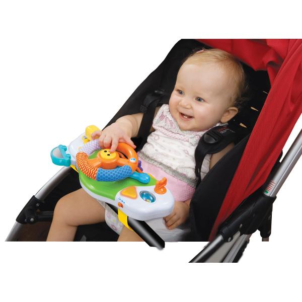 Descoperiti volanul interactiv din material textil perfect pentru bebelusii incepand cu varsta de 3 luni Acest volan inovator este conceput pentru a stimula dezvoltarea cognitiva si senzoriala a celor mici oferindu-le ore intregi de distractie si invatare Volanul este fabricat din material textil cu contrast ridicat atragand atentia celor mici prin culorile si modelele sale vibrante Tabloul de bord este echipat cu lumini indicatoare si un schimbator de viteze oferind o experienta de joc 