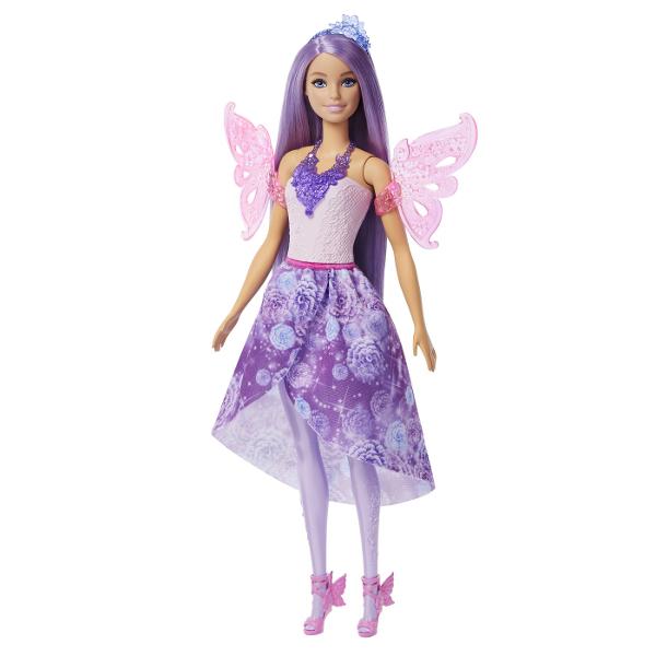 Combina si potriveste peste 10 look-uri magice cu acest set de imbracaminte Barbie Fantasy Acest pachet de moda include 8 piese inclusiv o coada de sirena un set de aripi o fusta si accesorii Copiii pot stiliza si transforma aceasta papusa Barbie pentru aventuri fantastice de la mare la cer si oriunde altundeva ii duce imaginatia