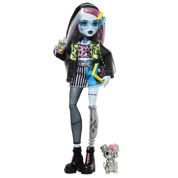 Frankie Stein este un icon de stil infricosatoare Aceasta papusa Monster High este prezentata intr-o tinuta din denim mozaic care isi arata simtul electrizant al modei Watzie cainele de companie este gata sa se alature distractiei infricosatoare Papusa Frankie Stein este un cadou minunat pentru copiii de la 4 ani in sus Complet articulata Papusa nu poate sta singura Culorile si decoratiunile pot varia
