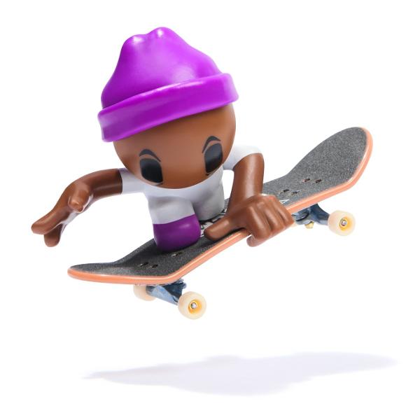&Icircnvata cum sa faci fingerboarding cu noul Tech Deck Echipa Sk8  Fiecare pachet vine cu o placa Tech Deck si un membru al Echipei Sk8 pentru a incepe colectia Cu 6 figuri Echipa Sk8 de colectionat imbunatateste-ti abilitatile pentru a stapani miscari precum ollies si power slides Pune-ti membrul echipei de skateboarding pe puntea de skateboard si incepe sa exersezi Scaneaza codul QR pentru tutoriale video pentru a studia miscarile preferate Ia-ti Echipa Sk8 intr-o aventura cu 