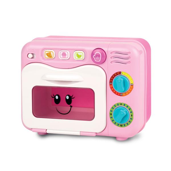 Micutul tau poate deveni un mic bucatar talentat cu jucaria cuptor cu microunde de la Winfun Conceput pentru a duce joaca de gatit la un alt nivel cuptorul include butoane pentru coacere temporizator si control al temperaturii toate perfect adaptate pentru mainile celor mici Trei butoane speciale redau sunete distractive si fraze despre mancarurile preferate stimuland creativitatea Setul include o tava si trei alimente amuzante  un cupcake un croissant si o pizza  perfecte pentru 