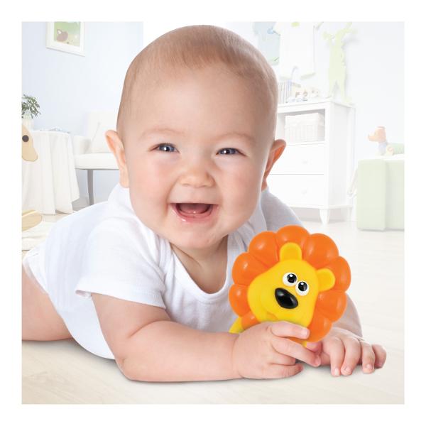 Setul Jucarii de Baie Animalute Winfun include cinci figurine prietenoase inspirate de animalele de la ferma caine vaca gaina cal si oaie Aceste animalute colorate sunt ideale pentru a transforma baia intr-o experienta distractiva Fiecare animalut este usor de manevrat stimuland dezvoltarea abilitatilor motorii fine ale micutilor Setul incurajeaza jocurile imaginative si ajuta copiii sa invete despre animale intr-un mod jucaus chiar si in timpul baii Animalutele sunt rezistente usor de 