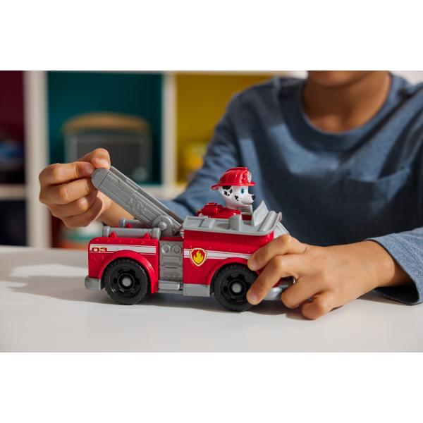 Vehiculele de baza cu functii de actiune mobile individuale si o figurina la bord permit aventurilor din serialul TV Paw Patrol sa traiasca si in camera copiilor Este inclusa o singura figura cu un vehicul Vehiculul si figurina de jucarie sunt in mare parte fabricate din plastic reciclat Chase Skye Marshall Rubble Zuma Everest Tracker si Rocky cu vehiculele lor sunt disponibile individual Toate vehiculele de baza durabilevehiculele de baza includ o figurina de caine care poate fi 