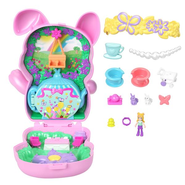Gentutele Polly Pocket detin lumi mici cu surprize mari in interior pe care fetele si baietii le pot duce oriunde Fiecare jucarie portabila prezinta la exterior o forma adorabila de animal cu un detaliu de joaca interactiv cei mici pot combina accesoriile pentru a ingriji animalul de cate ori doresc Cand au terminat de decorat exteriorul copiii pot deschide carcasa pentru a dezvalui o papusa mai multe functii de joaca din mers si mai mult de 10 accesorii Arunca o petrecere de pijama pentru 