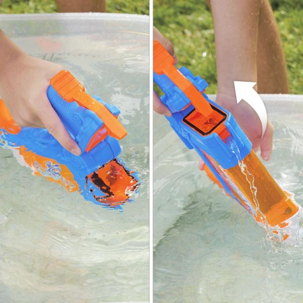Blasterul cu apa Nerf Super Soaker Flip Fill are 4 stiluri diferite de difuzare a apei astfel incat sa poti alege modul in care iti vei uda prietenii si familia in joaca cu apa din curte Roteste duza de pe blaster pentru a dezlantui un jet subtire lanseaza un jet puternic invalui-i pe toti intr-o ploaie de stropi sau lanseaza potopul cu un jet in evantai Tinteste si pompeaza inapoi si inainte pentru a incepe distractia cu apa Blasterul are un design de umplere rapida ca sa poti iesi la 