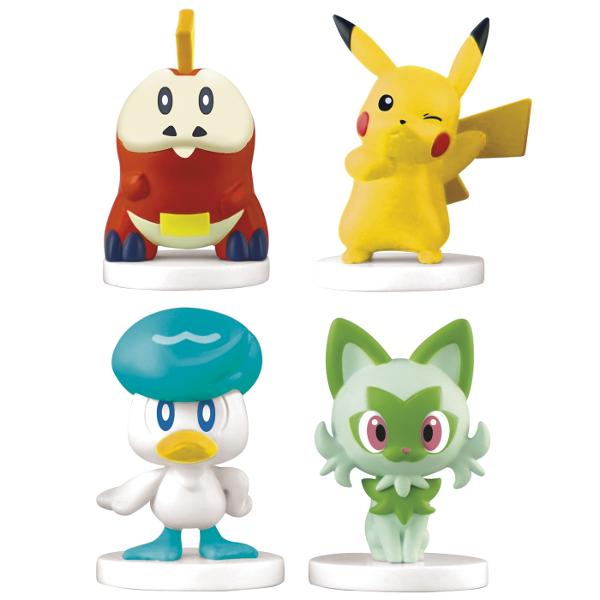 Intra in cursa pentru a-l prinde pe salbaticul Pokemon Jocul Monopoly editia Pokemon combina jocul clasic Monopoly cu actiunea captivanta de prindere a Pokemonilor Joaca rolul unui Antrenor de Pokemoni care se aventureaza printr-un tinut vast alaturi de un partener Pokemon In acest joc distractiv pentru copii proprietatile sunt locatii extraordinare iar Poke Ball inlocuiesc banii Jucatorii exploreaza locatii prind diferite tipuri de Pokemoni salbatici pe care sa ii adauge pe covorasul de 