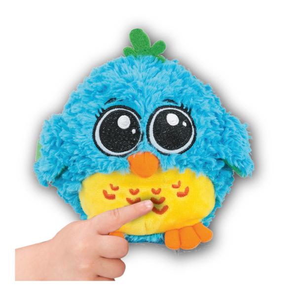 Winfun Jucarie de Plus Pasare este o jucarie adorabila si interactiva care raspunde la sunete si danseaza in mod amuzant Pasarea se rostogoleste si reactioneaza la zgomote aducand distractie si rasete in timpul jocului Designul sau moale si colorat o face usor de imbratisat si potrivita pentru ore intregi de joaca Aceasta jucarie placuta la atingere este un plus perfect pentru copiii mici oferind distractie activa si educativa Cu efecte sonore vesele si o miscari jucause pasarea este o 