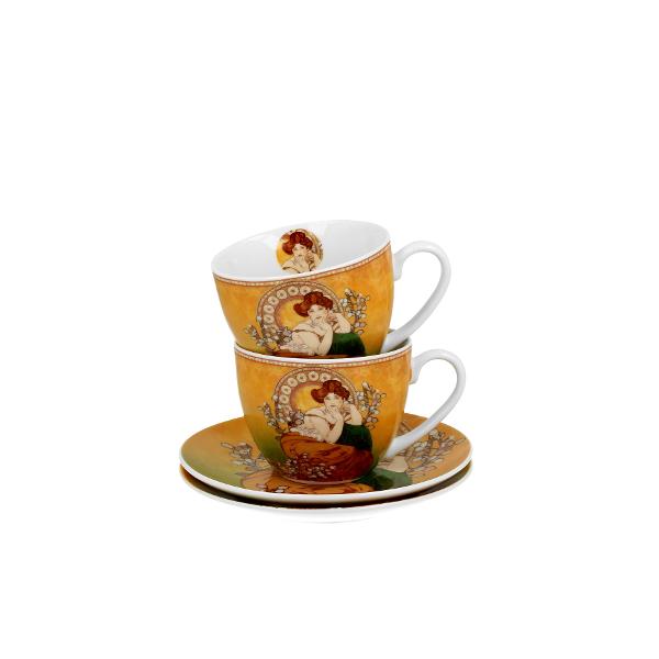 Set cu dou&259; ce&537;ti &537;i farfurioare  TOPAZ  inspirate de A Mucha parte a  seriei Art Gallery  realizate din por&539;elan de calitate superioar&259; caracterizat printr-o culoare alb-crem elegant&259; &537;i natural&259; cu o str&259;lucire delicat&259; precum &537;i o durabilitate excep&539;ional&259;Setul este decorat cu o reproducere a 