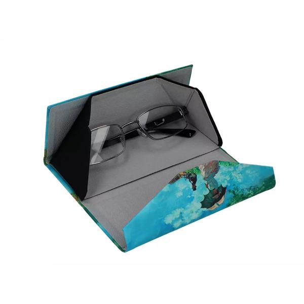 Toc pliabil pentru ochelari – Design Monet 16 cmPoart&259; cu tine o buc&259;&539;ic&259; de art&259; impresionist&259; Acest toc pliabil pentru ochelari inspirat de capodoperele lui Claude Monet este combina&539;ia perfect&259; între elegan&539;&259; artistic&259; &537;i 