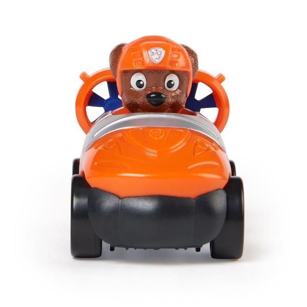 Alearga spre misiunea de salvare cu pilotii din Patrula catelusilor Pup Squad Racers Fiecare masina de curse Pup Squad masoara 63 cm lungime si 5 cm inaltime astfel incat se potrivesc perfect in palma sau in buzunar fiind jucariile de dimensiuni perfecte pe care copiii le pot lua cu ei oriunde Fiecare catel din Patrula catelusilor este imbracat in uniforma autentica din filmul Patrula catelusilor cu urechile date pe spate astfel incat sa para ca alearga cu viteza maxima la fel ca in 