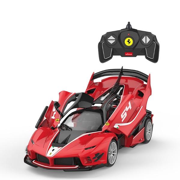 Kitul de Asamblare RC Ferrari FXX K EVO de la Rastar este o jucarie inovatoare si captivanta perfecta pentru copiii de peste 8 ani si pasionatii de masini Acest set DIY ofera o experienta interactiva completa permitand utilizatorului sa construiasca pas cu pas o replica detaliata a celebrului model Ferrari la scara 118 Kitul contine 92 de piese din plastic usor de imbinat precum si o telecomanda performanta ce functioneaza pe frecventa de 24 GHz asigurand un control precis si stabil 