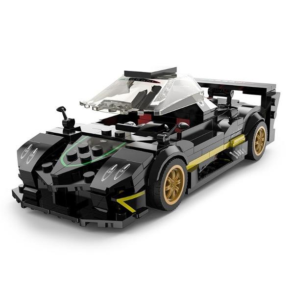 Kitul de constructie Pagani Zonda R negru de la Rastar este o jucarie spectaculoasa care imbina perfect distractia cu atentia la detalii fiind potrivita pentru copiii de peste 6 ani si pentru toti pasionatii de supermasini Acest model realizat la scara 128 reproduce fidel designul agresiv si aerodinamic al legendarului Pagani Zonda R in varianta sa de culoare neagra accentuata de detalii galben-verde si jante aurii Setul contine piese din plastic rezistent usor de asamblat si ofera o 