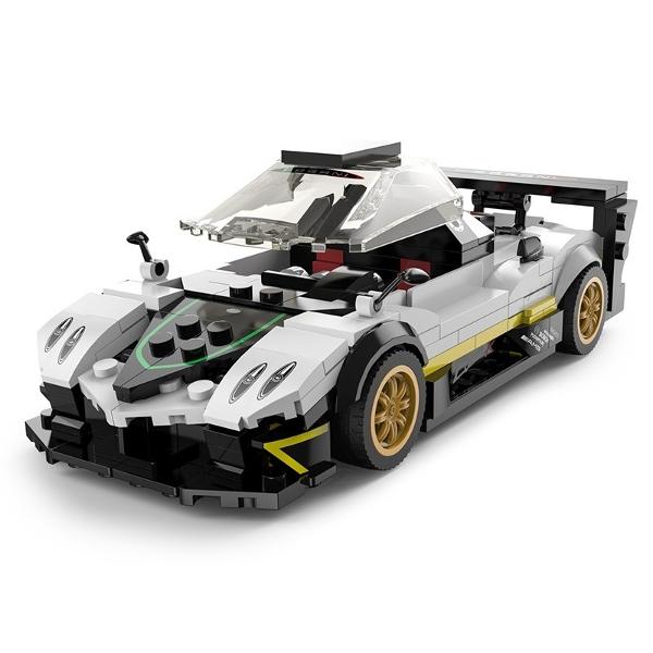 Kitul de constructie Pagani Zonda R de la Rastar este o jucarie spectaculoasa si creativa ideala pentru copiii de peste 6 ani care adora sa construiasca si sa exploreze lumea supermasinilor Inspirat de celebrul model de curse Pagani Zonda R acest set contine piese din plastic de inalta calitate care permit asamblarea unei replici fidele la scara 128 cu detalii realiste si design sportiv Masinuta rezultata este impresionanta prin aspectul sau agresiv elementele aerodinamice si culorile 