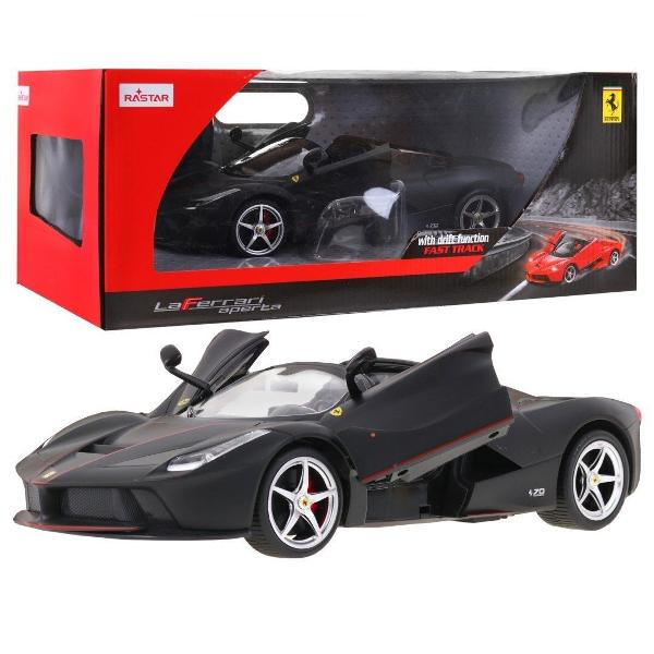 Copilul dumneavoastra se poate juca in voie cu masina cu telecomanda Ferrari Aparta scara 1 la 14 oferita de brandul international Rastar Nicio cursa nu este imposibil de castigat cu acesta masinuta replica oficiala cu licenta a modelului original construita cu mare atentie la detalii Masinuta are proportiile ideale pentru momente pline de distractie si amuzament avand dimensiunile in centimetri dupa cum urmeaza  335147108Masinuta functioneaza pe frecventa de 24GAlimentarea se 