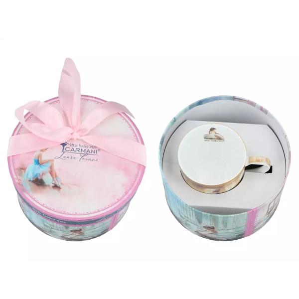 Ceasca din por&539;elan – Micile balerine de Laura Lozano 300 mlDelicat&259; &537;i plin&259; de gra&539;ie aceast&259; ceasca din por&539;elan fin este decorat&259; cu ilustra&539;ia Micile balerine semnat&259; de artista Laura Lozano Cu un design blând 