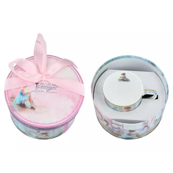 Ceasca din por&539;elan – Micile balerine de Laura Lozano 300 mlDelicat&259; &537;i plin&259; de gra&539;ie aceast&259; ceasca din por&539;elan fin este decorat&259; cu ilustra&539;ia Micile balerine semnat&259; de artista Laura Lozano Cu un design blând 