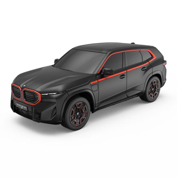Copilul dumneavoastra se poate juca in voie cu masina cu telecomanda BMW XM scara 1 la 24 oferita de brandul international Rastar Nicio cursa nu este imposibil de castigat cu acesta masinuta replica oficiala cu licenta a modelului original construita cu mare atentie la detalii Masinuta are proportiile ideale pentru momente pline de distractie si amuzament Masinuta functioneaza pe frecventa de 24GAlimentarea se face astfel  pentru masinuta sunt necesare 3 baterii tip AA  iar pentru 
