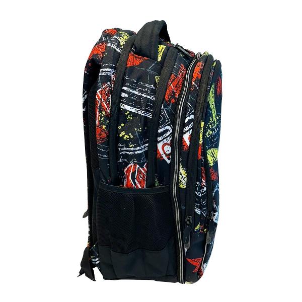 Ghiozdanul este proiectat pentru a oferi confort si functionalitate fiind realizat dintr-un material usor si rezistent la apa Forma sa anatomica si materialul de calitate asigura o utilizare indelungata si protectie impotriva intemperiilorSpatele este buretat respirabil si ergonomic oferind un suport optim pentru coloanaBretelele sunt ajustabile si buretate dotate cu o catarama pe piept pentru o fixare sigura si confortabila Catarama include un fluier 