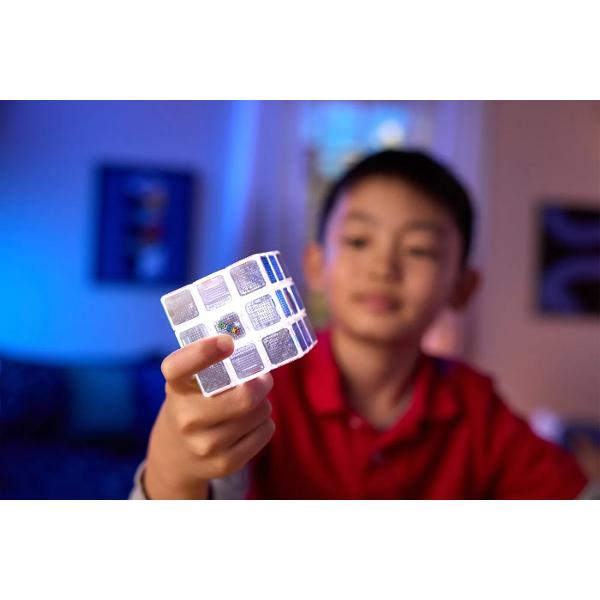 Rubik Pulse este un cub inovator care adauga o noua provocare clasicului joc de logica Cu suprafete luminoase interactive cubul testeaza viteza si indemanarea jucatorilor care trebuie sa il rezolve inainte ca luminile sa se stinga Este o experienta dinamica ce imbina distractia cu presiunea timpului oferind un mod captivant de a exersa gandirea rapida si coordonarea Recomandat pentru copii de peste 8 ani si adulti pasionati de puzzle-uri Rubik Pulse transforma fiecare joc intr-o cursa 