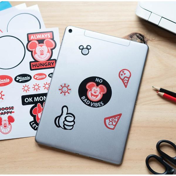 Set stickere Disney Mickey si Minnie 50 de abtibilduri rezistente la apa si reutilizabile produs licentiat Vrei sa iti personalizezi laptopul bicicleta jurnalul caietele valizaskateboardul sau oricare alt obiect Iti oferim aceasta oportunitate cu acest set de stickere Disney Mickey si Minnie produs licentiatPachetul include mai multe abtibilduri in diferite culori si modeleSunt rezistente la apa si se pot reutiliza Suprafata pe care se lipesc aceste stickere trebuie sa fie 