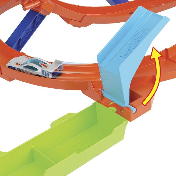 Concureaza si efectueaza cascadorii cu 2 optiuni de joc diferite in setul de piese Hot Wheels Action Loop Cyclone Challenge  Conduceti vehiculul inclus la scara 164 prin buclele bumerangului si reveniti la inceput pentru a lansa din nou si a continua cursa  &Icircntoarceti rampa cu susul in jos si aruncati-o cu forta potrivita pentru a obtine cele mai multe puncte - Setul ofera depozitare simpla si usoara doar intoarceti si pliati piesele de paleti Are chiar si un maner de transport