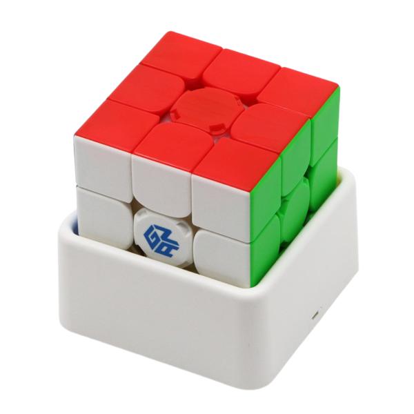 Seria de caracteristici surprinzatoare continua GAN face din cuberi speedcuberi Alegand produsele GAN &8203;alegi cel mai de succes brand de cuburi din lume GAN356 i3 este primul cub smart din lume cu magneti reglabili GAN356 i3 are cel mai nou sistem de magnet GAN GMS v4 cu 7 niveluri de putere a magnetului si 9 tipuri de ajustari ale tensiunii in total 63 de optiuni de ajustare Echipat cu smart core 30 face ca GAN356 i3 sa faca upgrade la aproape 0 pasi pierduti 15 ore de viata a 