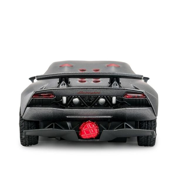 Copilul dumneavoastra se poate juca in voie cu masina cu telecomanda Lamborghini Sesto scara 1 la 24 oferita de brandul international Rastar Nicio cursa nu este imposibil de castigat cu acesta masinuta replica oficiala cu licenta a modelului original construita cu mare atentie la detalii Masinuta are proportiile ideale pentru momente pline de distractie si amuzament avand dimensiunile in centimetri dupa cum urmeaza  178683Masinuta functioneaza pe frecventa de 24GAlimentarea se face 
