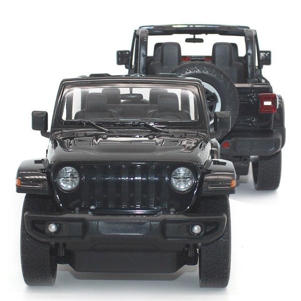 Copilul dumneavoastra se poate juca in voie cu masina cu telecomanda JEEP WRANGLER RUBICON scara 1 la 14 oferita de brandul international Rastar Nicio cursa nu este imposibil de castigat cu acesta masinuta replica oficiala cu licenta a modelului original construita cu mare atentie la detalii Masinuta are proportiile ideale pentru momente pline de distractie si amuzamentMasinuta functioneaza pe frecventa de 24GAlimentarea se face astfel  pentru masinuta sunt necesare 5 baterii tip AA  