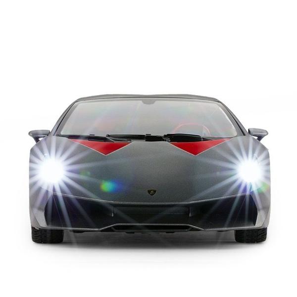 Copilul dumneavoastra se poate juca in voie cu masina cu telecomanda LAMBORGHINI SESTO ELEMENTO scara 1 la 14 oferita de brandul international Rastar Nicio cursa nu este imposibil de castigat cu acesta masinuta replica oficiala cu licenta a modelului original construita cu mare atentie la detalii Masinuta are proportiile ideale pentru momente pline de distractie si amuzamentMasinuta functioneaza pe frecventa de 24GAlimentarea se face astfel  pentru masinuta sunt necesare 5 baterii tip 