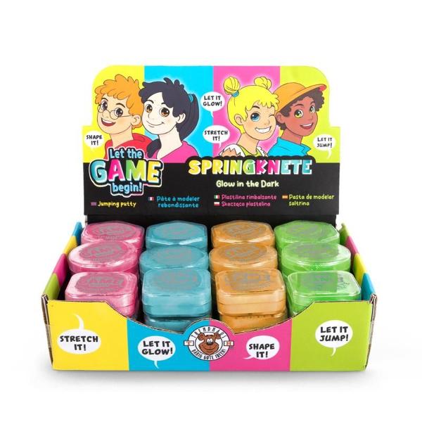 Distrac&539;ie garantat&259; chiar &537;i pe întuneric Cu acest set de plastilin&259; s&259;ritoare care include doi ochi mi&537;c&259;tori po&539;i modela fe&539;e frumoase &537;i apoi le po&539;i face s&259; sar&259; Include o cutie practic&259; de depozitareDisponibil în 4 culori diferite &537;i diferite forme de cutie Pret per bucata Nu se poate alege culoarea se livreaza in functie de disponibilitatea din 