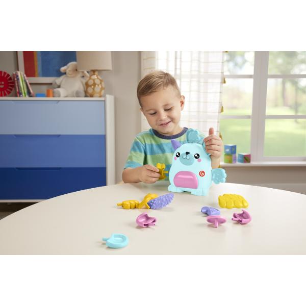 Copiii vor avea parte de ore intregi de distractie creativa cu jucaria de constructie FP Pets Mix &amp Match Pet de la Fisher-Price&reg Cei mici pot folosi baza corpului si cele 17 piese interschimbabile inclusiv urechi ochi par si multe altele pentru a crea 5 animale de companie usor de recunoscut Sau pentru si mai multa distractie pot amesteca si potrivi piesele pentru a inventa propriul animal de companie unic Piesele sunt concepute special pentru a fi usor de prins de 
