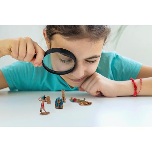 Set micul geolog excavari in Egipt Cu acest set fantastic de sapaturi vei putea dezgropa propriile artefacte egiptene si vei calatori inapoi in timp in Egiptul Antic Aceasta jucarie este perfecta pentru micii oameni de stiinta care adora jucariile educative si activitatile practice