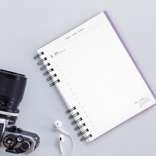 Agenda cu spira Miquelrius Plus 164x218 mm datata zilnic Mauve Back to Basics MR34560