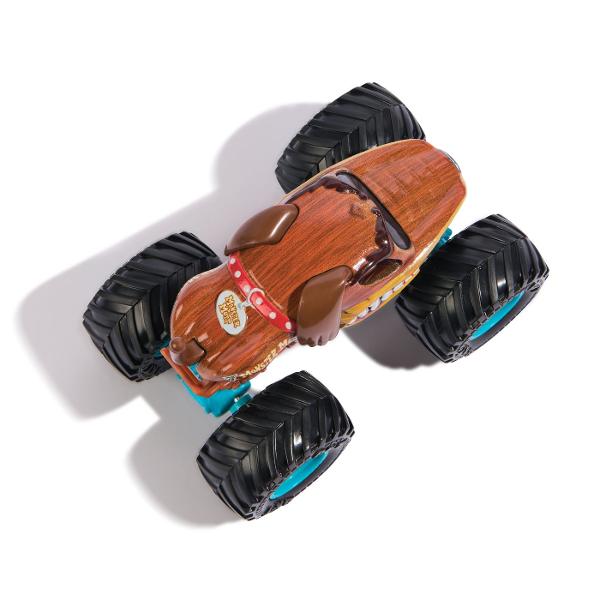 Masina oficiala a spectacolului Monster Jam Un vehicul hiper detaliat fidel eroilor spectacolului cu un aspect agresiv si suspensii realiste pentru a face cascadoriile intr-un mod cat mai spectaculos Macheta este metalica si foarte bine realizata Foarte rezistenta Monster Jam ofera mai multe detalii si grafica decat oricand Cu anvelopele oficiale BKT jante cromate stilizate si un sasiu autentic cu detalii cromate acest camion monstru intruchipeaza stilul si volanul omologului sau din 