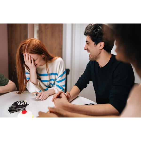 DA sau NU  Pentru Adulti este jocul perfect pentru serile pline de rasete provocari si intrebari incomode la care nu vei vrea sa raspunzi Simplu direct si amuzant acest joc iti testeaza limitele sinceritatii si spiritul de aventura Raspunde cu &bdquoda&rdquo sau &bdquonu&rdquo la intrebarile surprinzatoare si afla cat de bine iti cunosti prietenii atunci cand mastile cad si raspunsurile devin picante Un joc social ideal pentru petreceri seri intre adulti sau momente in 