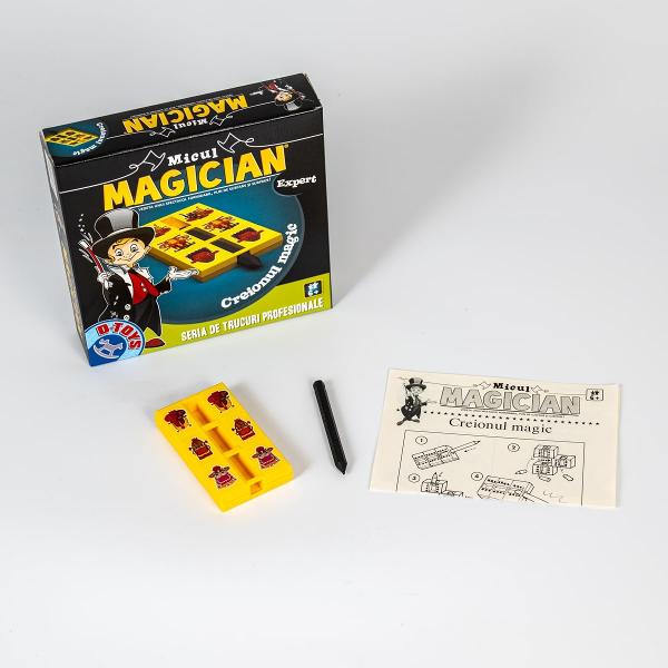 Copilul t&259;u se viseaz&259; un magician celebru Vrea s&259; pun&259; &icirc;n scen&259; un spectacol de magie formidabil Jocul Micul Magician &ndash; Creionul Magic &icirc;i contureaz&259; visul &537;i &icirc;l ajut&259; s&259;-&537;i antreneze abilit&259;&539;ile miraculoaseCine poate sta &icirc;n calea visurilor unui copil creativ &Icirc;&537;i dore&537;te s&259; devin&259; magician Atunci este cazul s&259; &icirc;l sus&539;ii &537;i s&259;-i dai 