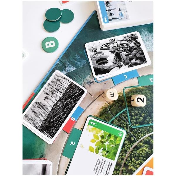 Joc Tactic - Mama Natura lb romana&nbsp;&nbsp;&nbsp;Cat de multe stiti despre planeta noastra Testati-va cunostintele despre Pamant si aflati mai multe despre ce puteti face pentru el in acest joc-test potrivit pentru intreaga familie Aflati ce puteti face pentru a avea grija de planeta noastra si de toate minunile pe care le poarta&nbsp;&nbsp;Continut Tabla de joc rotativa 300 de carti intrebari sarcini daune 