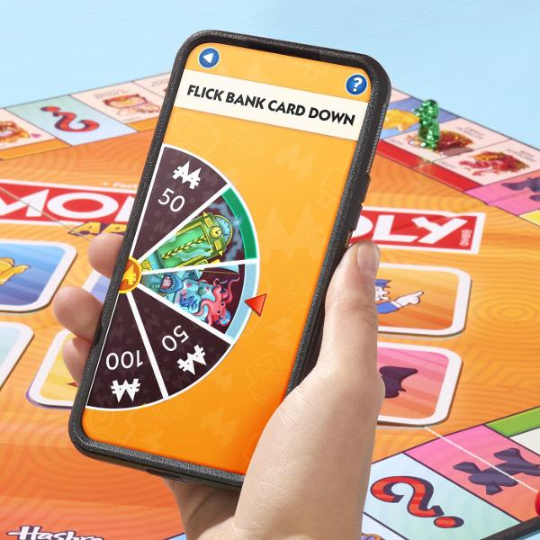 Jocul Monopoly App Banking este primul joc Monopoly asistat de aplicatie pentru operatiuni bancare usoare mini-jocuri si multe altele In acest joc de societate usor de jucat pentru copii jucatorii se bucura de clasicul joc Monopoly pe tabla dar aplicatia este Bancherul si Banca Fara bani sau numaratoare Pentru a incepe descarca aplicatia Monopoly App Banking descarcare gratuita  se pot aplica tarife de date si achizitii in aplicatie si plaseaza un dispozitiv inteligent in suportul 