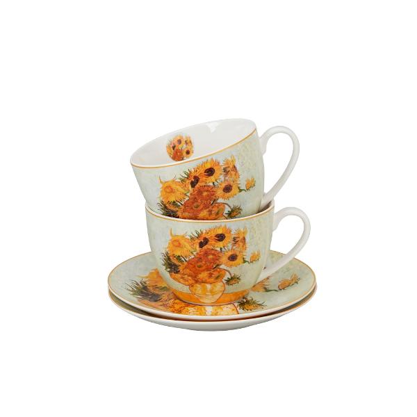 Setul de 2 ceÅti cu farfurioare „Sunflowers” aduce în casa ta un strop de artÄ Èi un aer vesel inspirat de celebra picturÄ cu floarea-soarelui Realizat din porÅ£elan de calitate setul se remarcÄ prin culorile calde Èi vibrante — galben portocaliu Èi tonuri naturale — care adaugÄ un plus de eleganÈÄ Èi energie fiecÄrei 