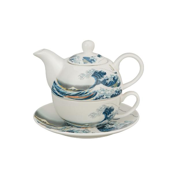 Acest set elegant combin&196;&131; utilitatea cu rafinamentul artistic — include o cea&200;&153;c&196;&131; cu farfurie si un ceainic decorate cu motivul puternic &200;&153;i iconic al valului „Great Wave” Inspirat din arta japonez&196;&131; clasic&196;&131; designul surprinde dinamismul &200;&153;i frumuse&200;&155;ea naturii într-un mod impecabilRealizat din 