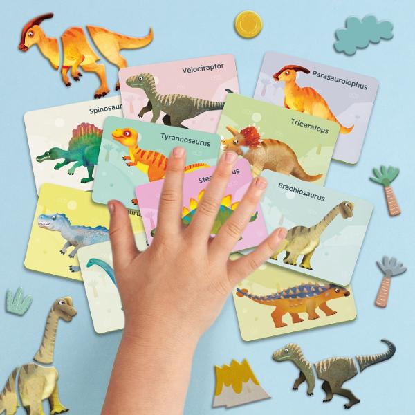 O jucarie magnetica amuzanta cu 45 de magneti care ii ajuta pe copii sa descopere lumea fascinanta a dinozaurilor Cei mici se familiarizeaza cu numele si caracteristicile acestora si se distreaza asamblandu-i dupa imaginile de pe fisele educative incluse Jucaria stimuleaza spiritul de observatie si atentia la detalii intrucat copiii trebuie sa combine corect partile magnetice pentru a recrea dinozaurii specifici O activitate educativa si creativa care imbina invatarea cu distractia perfecta 