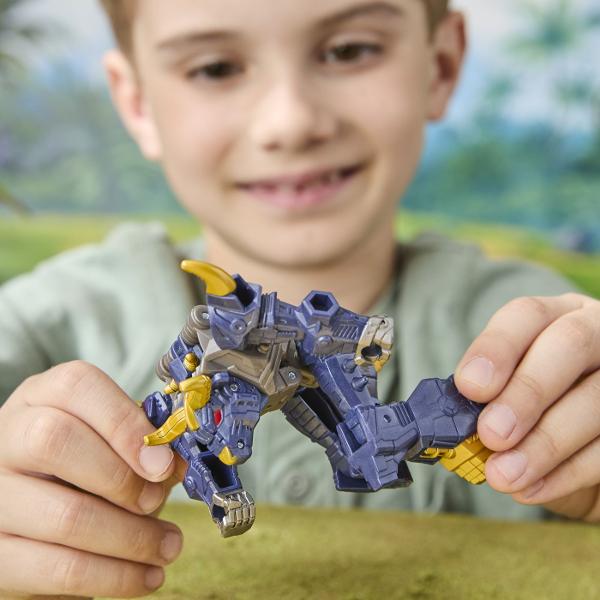 Transformers CYBERWORLD robot convertibil In Transformers CYBERWORLD copiii decid ce se intampla  si totul incepe cu jucarii minunate precum figurinele Cyber Changers Aceasta jucarie Transformers de 10 cm se transforma din modul robot in modul alternativ si este suficient de simpla pentru copiii cu varsta de 6 ani si peste Ofera copiilor un plus de inspiratie pentru povestiri cu jucariile CYBERWORLD suplimentare fiecare vanduta separat in functie de disponibilitate si descopera personaje 