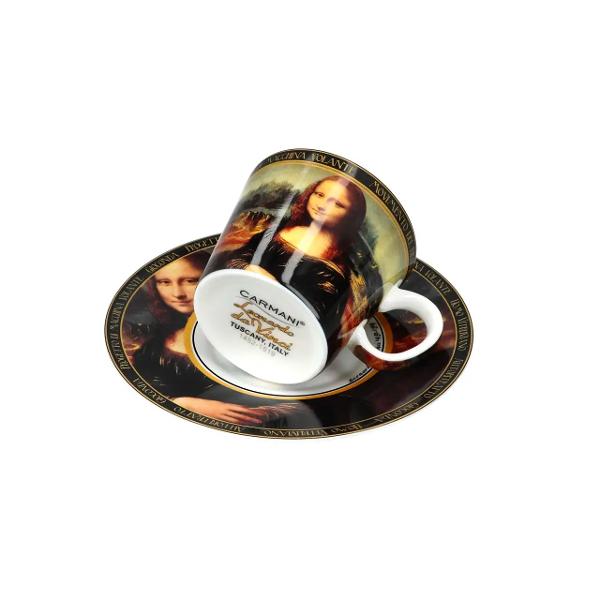 Savureaza espresso-ul cu stil cu aceasta ceasca din portelan fin inspirata din celebra opera &bdquo;Mona Lisa&rdquo; a lui Leonardo Da Vinci Designul clasic si artistic aduce un plus de eleganta fiecarui moment de cafea transformand servirea espresso-ului intr-o experienta rafinataMaterial 